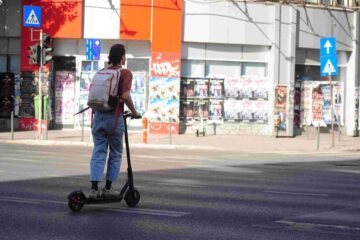 Transportatorii cer înăsprirea legislației pentru trotinetiști. Șoferii s-au săturat: „Nu respectă nicio regulă”