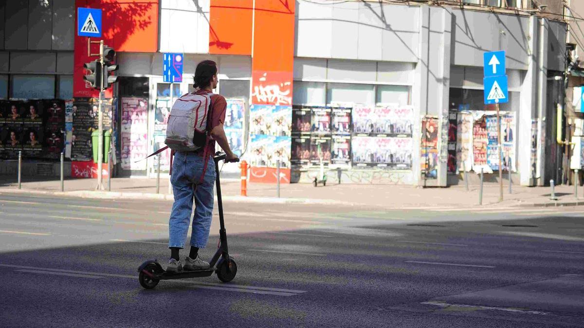 Transportatorii cer înăsprirea legislației pentru trotinetiști. Șoferii s-au săturat: „Nu respectă nicio regulă”