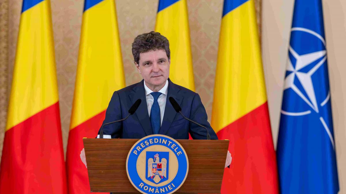 „președintele dă o lovitură de stat în PNL cu puțulica lui”