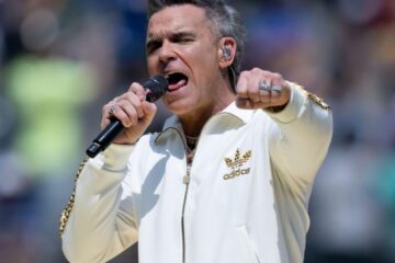 Robbie Williams apare pe tricourile unei echipe de fotbal