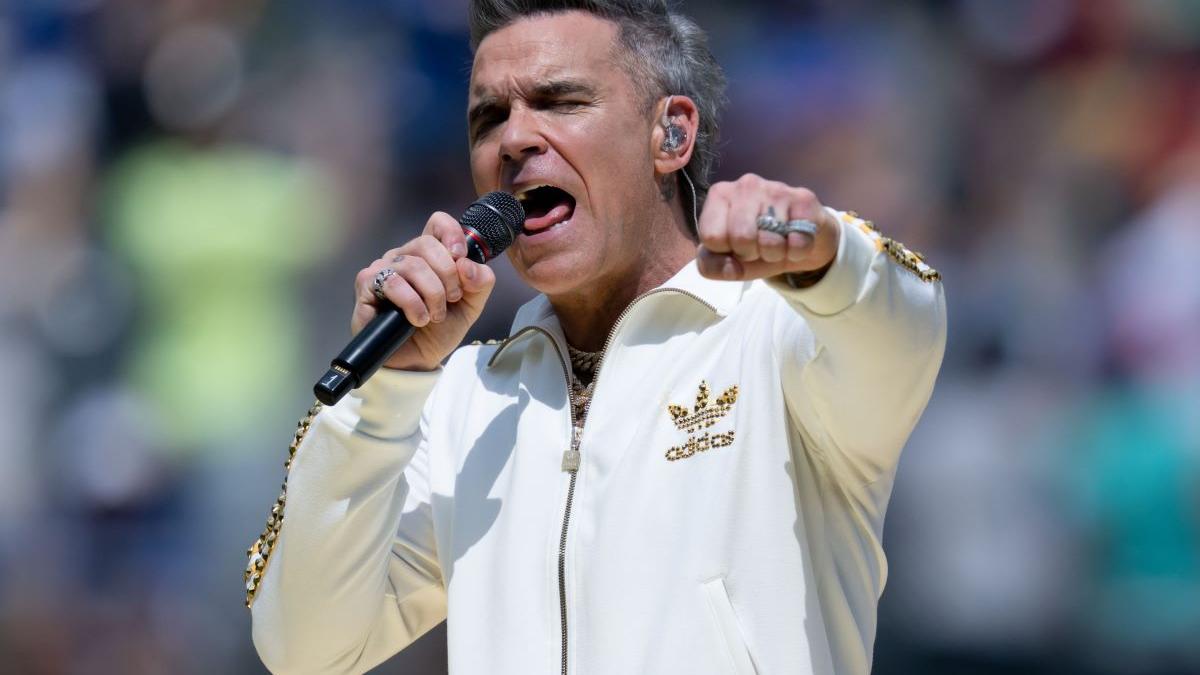 Robbie Williams apare pe tricourile unei echipe de fotbal
