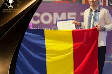 La doar 17 ani, un elev român este premiat de MIT și Harvard. Dezvoltă materiale inteligente împotriva poluării