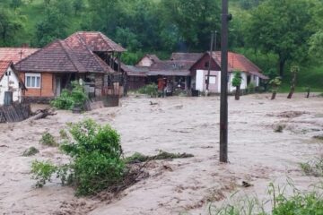 Pericol de inundații în 5 județe. Cod galben emis de hidrologi