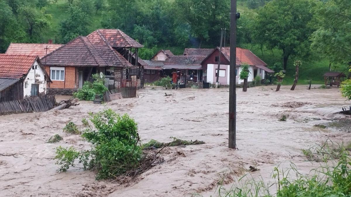 Pericol de inundații în 5 județe. Cod galben emis de hidrologi