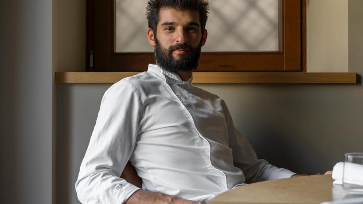 ”Sunt incredibil de emoționat să anunț acest proiect special, cu 50 de rețete fine, elegante și frumoase”