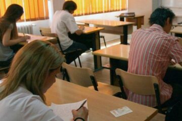 Examenul crucial pentru 9.600 de profesori