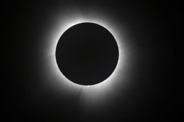 unde este vizibilă și cum se vede din România