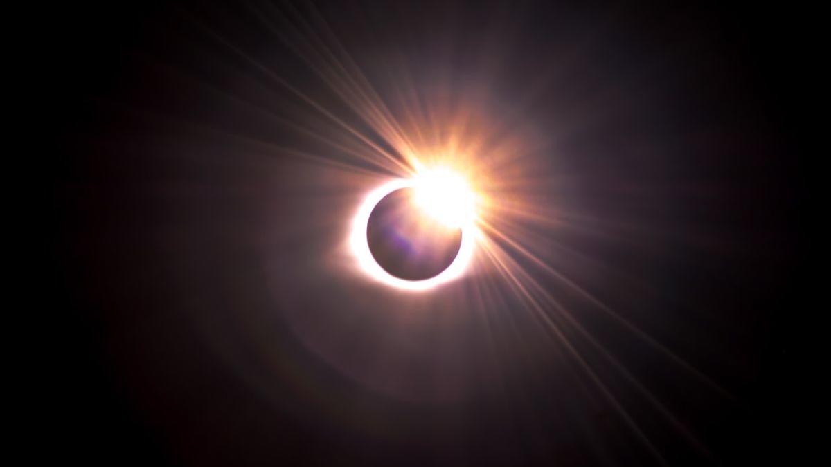 Eclipsa totală de Soare, 12 august 2026. NASA avertizează asupra riscurilor pentru sănătate