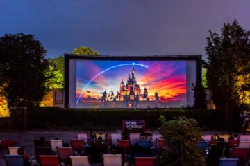 filme, o cină în aer liber și hituri de vară la Eforie Sud