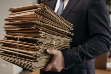 Funcționarii publici cer retragerea proiectului de lege prin care vor fi amendați dacă solicită documente