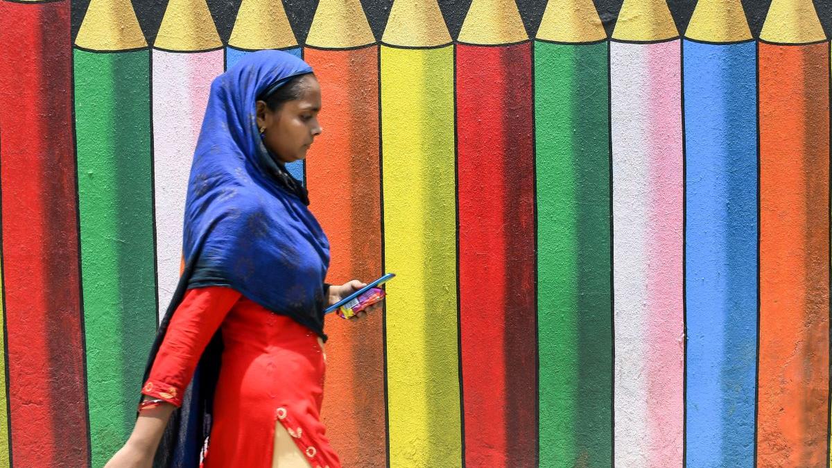 Povestea Indiei în calendarul Pirelli 2027: Rochii aurii, sitar și străzi istorice