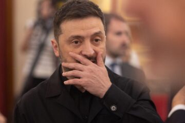 Proteste la Kiev după demisia ministrului Apărării. Mii de oameni îi cer lui Zelenski să revină asupra deciziei