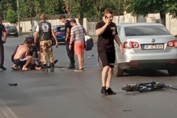 Tânără pe trotinetă, rănită grav de un autoturism