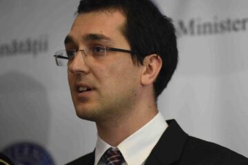 „Superman” și „Magicianul” se acuză reciproc în tunul vaccinurilor. Statul, dator 600 de milioane. Prejudiciul ajunge la peste un miliard. Imposibil de recuperat