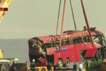 Carnagiu în Ungaria: Autocar cu zeci de pasageri răsturnat pe M3. Cel puțin 12 morți și mulți răniți în stare critică