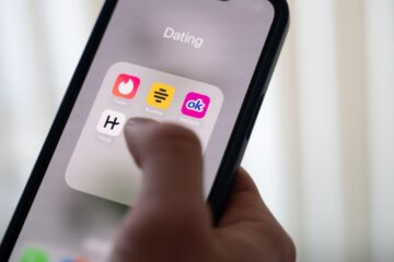 Aplicația de dating fără poze și fără swipe: inteligența artificială îți caută partenerul