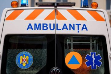 Caz revoltător la Bacău. Cu fetița bolnavă în ambulanță, șoferul a oprit la taraba cu pepeni: „Nu-mi venea să cred ce văd”