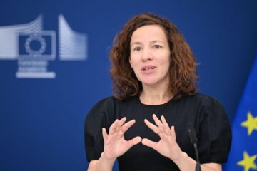 Comisia Europeană pregătește reforma școlilor: Consultări publice anunțate de Roxana Mînzatu