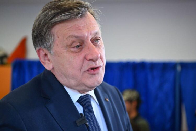 Crin Antonescu avertizează: „Este o criză de conducere a țării”. Critici pentru Nicușor Dan și Ilie Bolojan