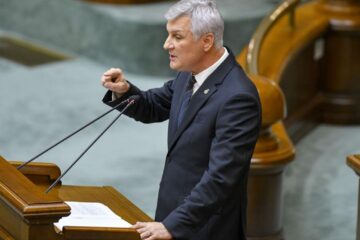 Senatorul Daniel Zamfir cere demiterea consilierului lui Isărescu: „Un îmbuibat care cumulează pensia cu salariul”