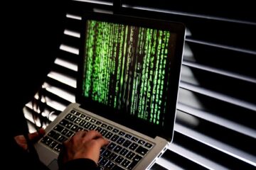 Datele personale ale a 100.000 de polițiști, scurse pe dark web