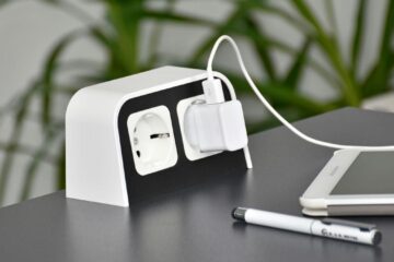 De ce se încinge încărcătorul telefonului și când devine periculos, mai ales vara