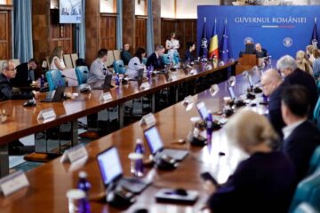 Guvernul Bolojan putrezește în Palatul Victoria. Miniștrii interimari sunt deja dublu-expirați