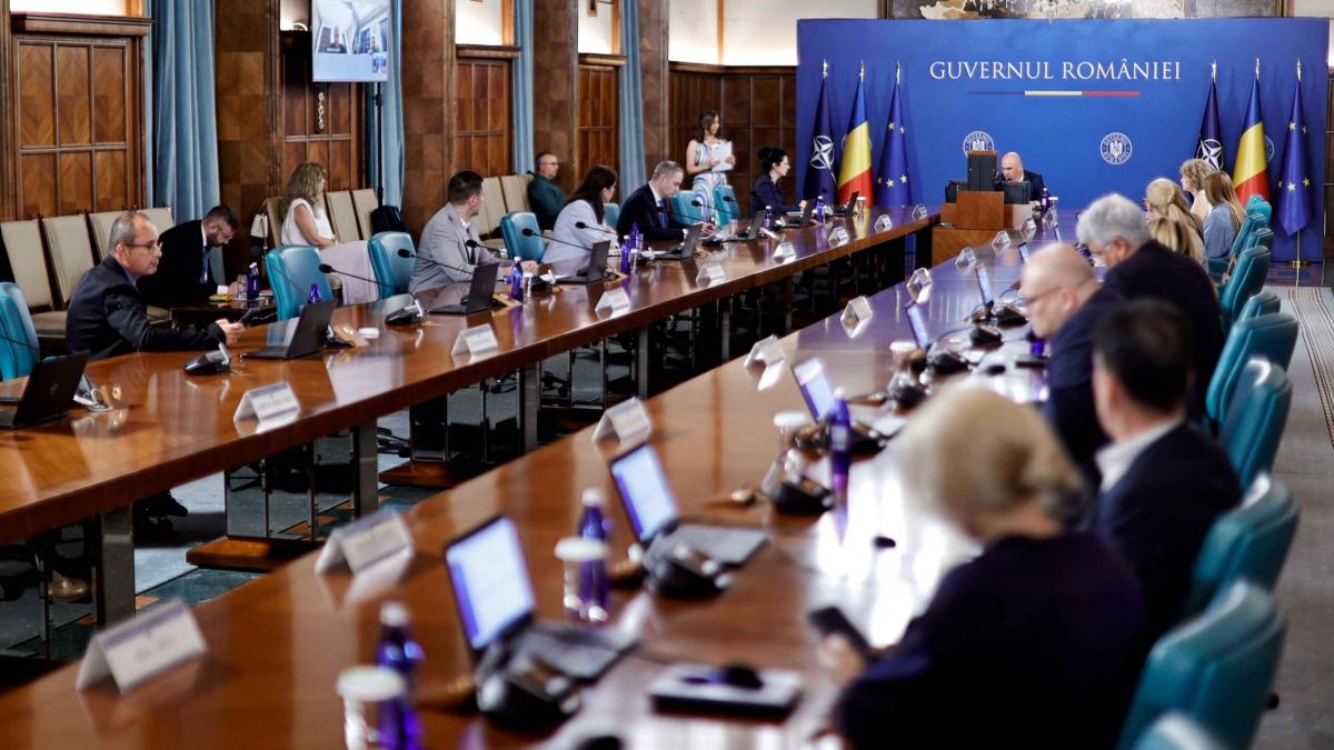 Guvernul Bolojan putrezește în Palatul Victoria. Miniștrii interimari sunt deja dublu-expirați
