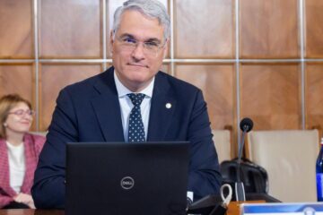 Pîslaru a cheltuit într-un singur an, pe deplasări externe, cât miniștrii de dinaintea lui în patru an