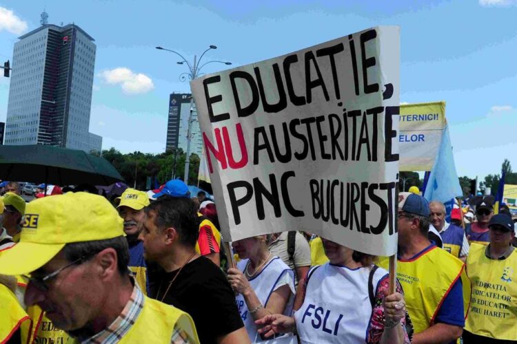 Noua Lege a Salarizării îi face pe profesori mai săraci decât pe vremea marii greve din Educație
