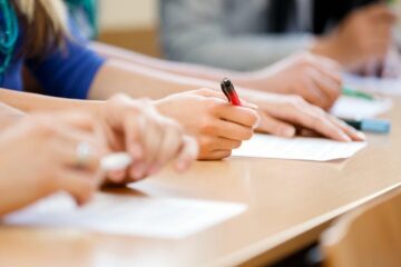 Victorie strânsă pentru USR în comisie: Admiterea paralelă la liceu, eliminată la un singur vot diferență