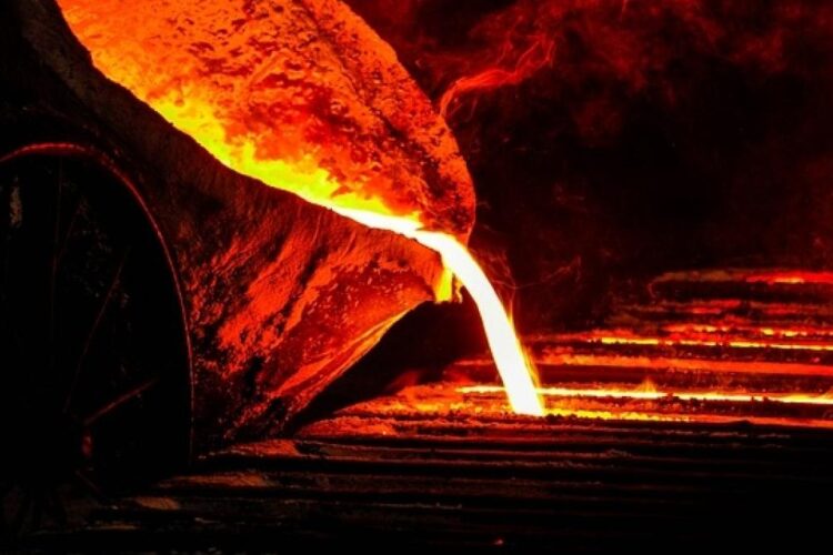 Companii din toată Italia se aliază pentru a salva cea mai mare oțelărie din Europa, acuzată că a îmbolnăvit de cancer un oraș întreg
