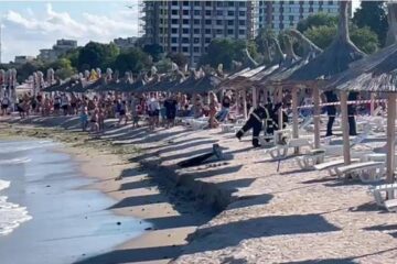 Plaja din Saturn, evacuată după descoperirea unor fragmente de dronă militară. Resturile au fost aduse de valurile Mării Negre