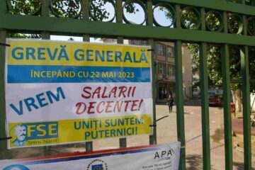 Profesorii cer salariile negociate în timpul grevei din 2023