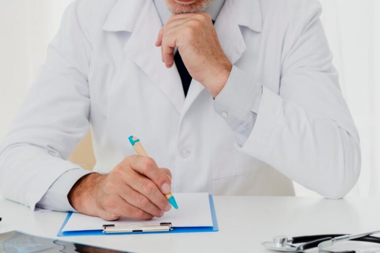 Reguli noi pentru medici și farmaciști: Examenul de specialitate va avea subiecte unice pe țară