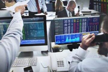 Riscuri uriașe pe piețele bursiere. Ce strategie atipică adoptă unii investitori