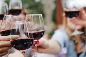 România, pe primul loc în lume la consumul de alcool. Bem de la 15 ani