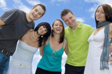 Singurătatea adulților: De ce este atât de greu să-ți faci prieteni la maturitate?