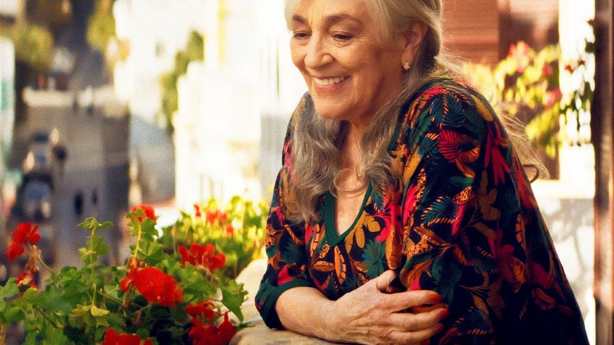 „Strada Málaga” — povestea unei femei de 79 de ani care refuză să renunțe la viață, la dragoste și la casa ei. Din 2 octombrie, în cinematografele din România