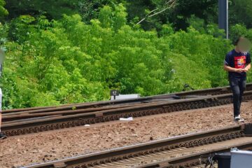 Tânără de 19 ani, lovită de tren în Gara Mangalia. Avea căști și ar fi ignorat semnalele de avertizare