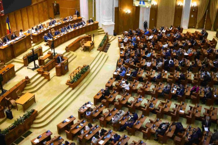 Culmea tupeului: 5 parlamentari USR care nu și-au mai publicat declarația de avere din decembrie 2024 atacă la CCR legea integrității