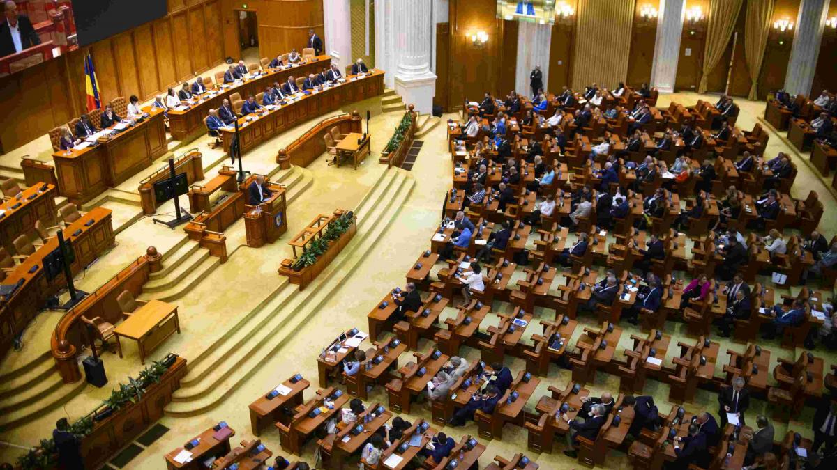 Culmea tupeului: 5 parlamentari USR care nu și-au mai publicat declarația de avere din decembrie 2024 atacă la CCR legea integrității