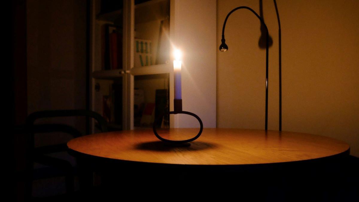 Vești bune pentru români: Nu mai stingem lumina și putem redeschide aerul condiționat
