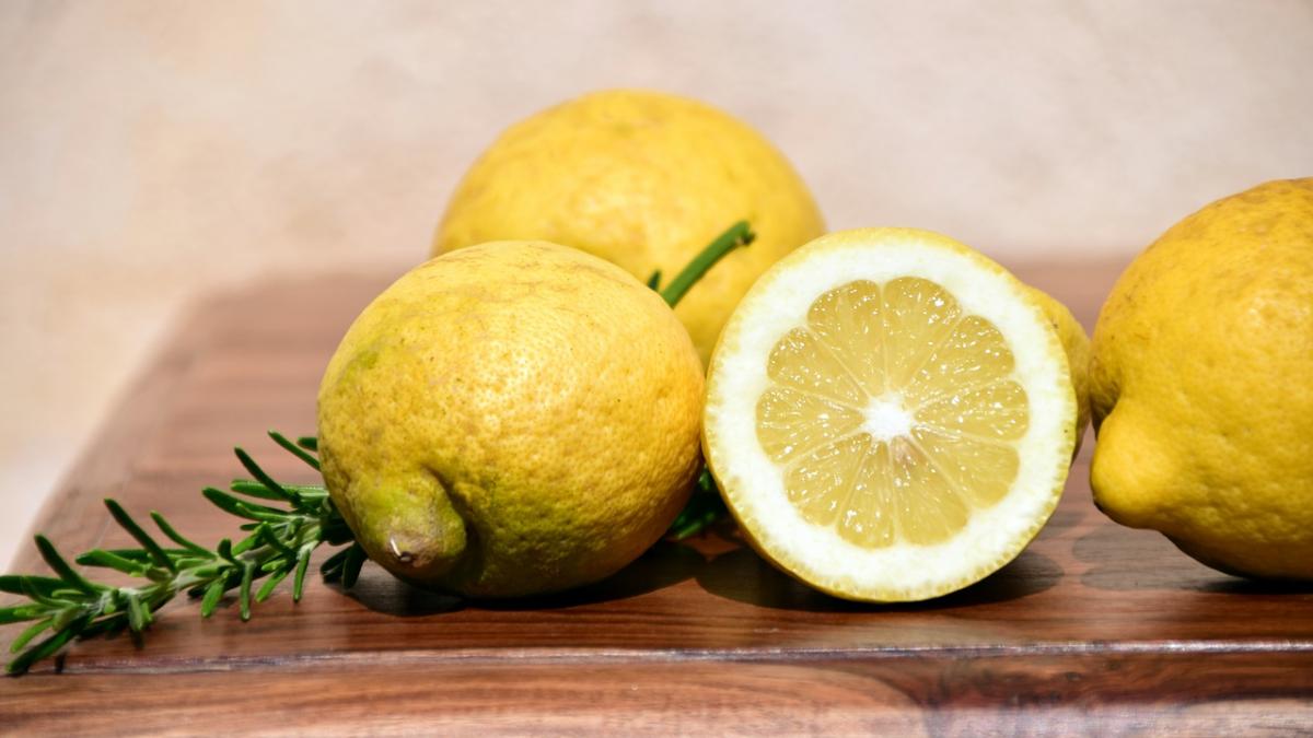 5 metode simple care te ajută să păstrezi lămâile proaspete mai mult timp
