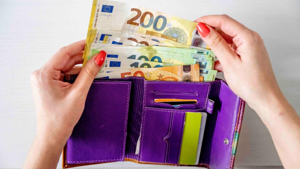 8 obiceiuri financiare ale oamenilor care își gestionează bine banii