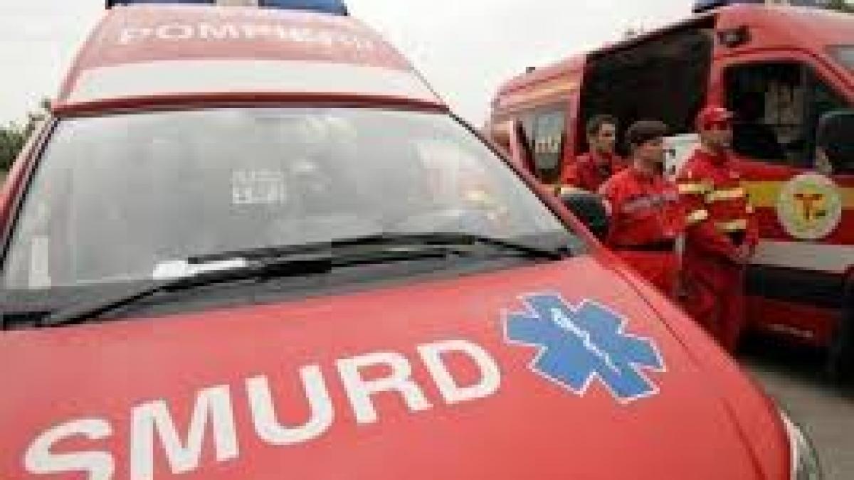 Accident cumplit pe DN15: Două persoane au murit încarcerate, printre răniți e și un copil