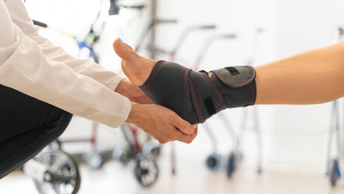 Ai trecut de 50 de ani? Trei exerciții recomandate de kinetoterapeut pentru mobilitate