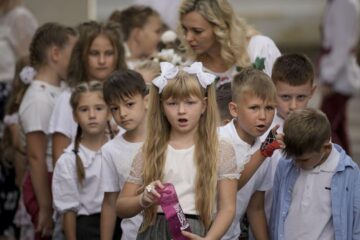 Ajutor major în educație: Aproape 50.000 de elevi din clasele I-IV vor primi sprijin suplimentar la școală