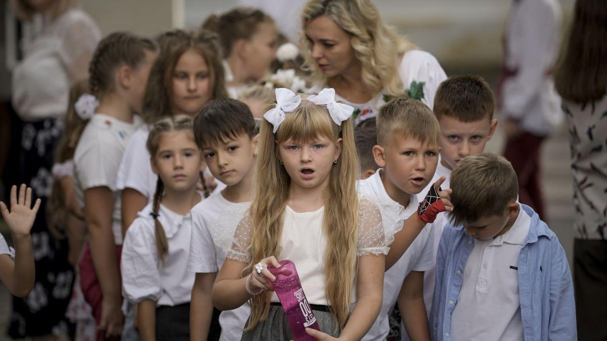 Ajutor major în educație: Aproape 50.000 de elevi din clasele I-IV vor primi sprijin suplimentar la școală
