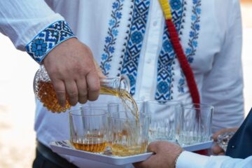 Amendă pentru țuica făcută acasă: Câți litri ai voie să produci pentru consum propriu